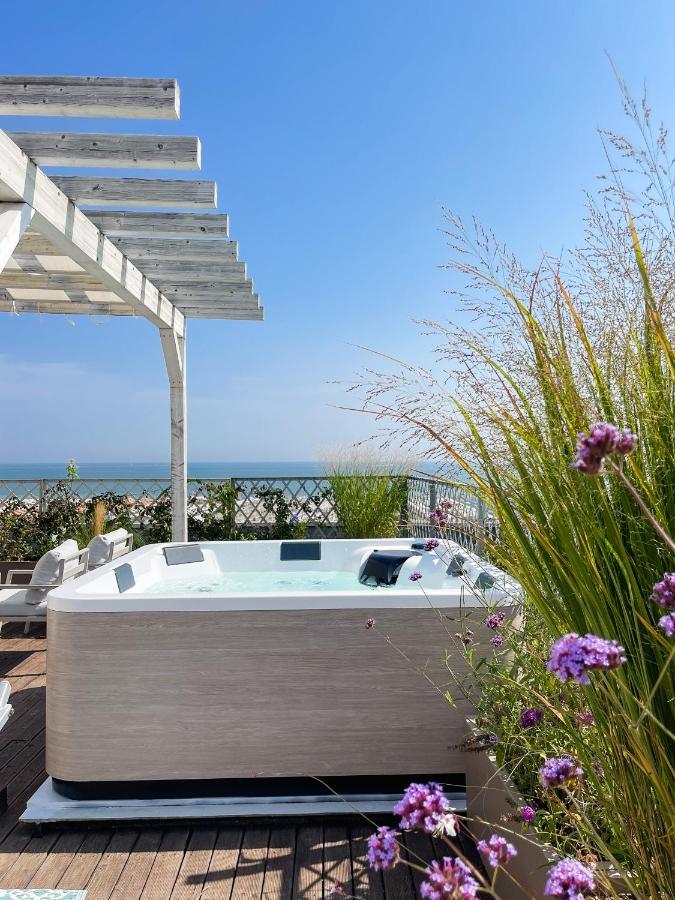 Suite Junior avec Baignoire d'Hydromassage Extérieure - Vue sur Mer