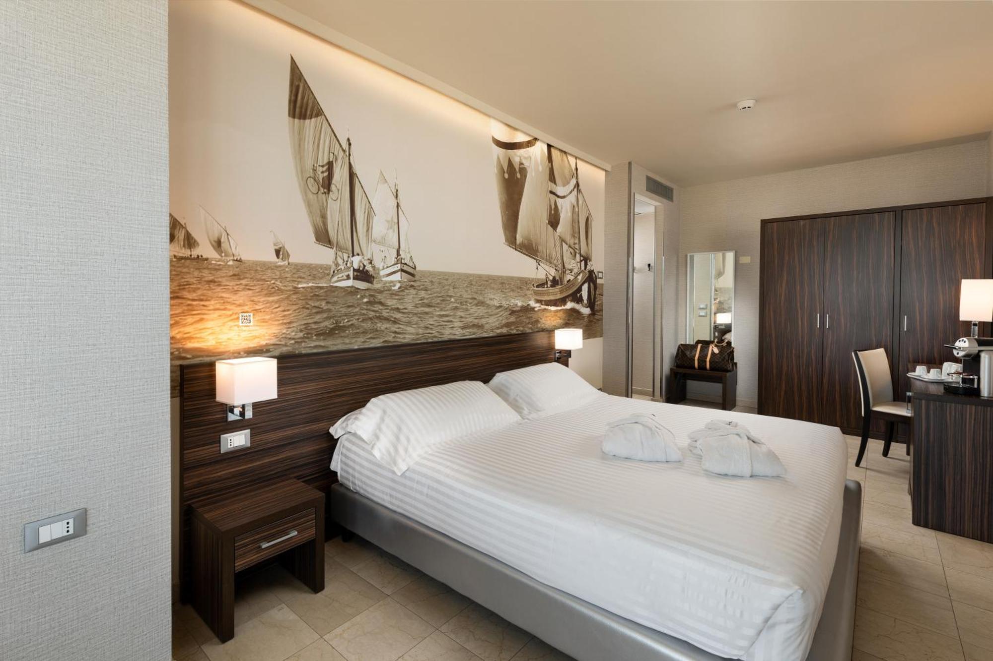 Privilege Double Room beautiful terrace view of the Parco del Mare